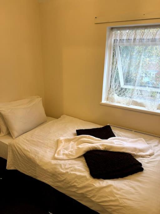Spacious City Centre Home Near Hospital & M5 Worcester Exterior photo